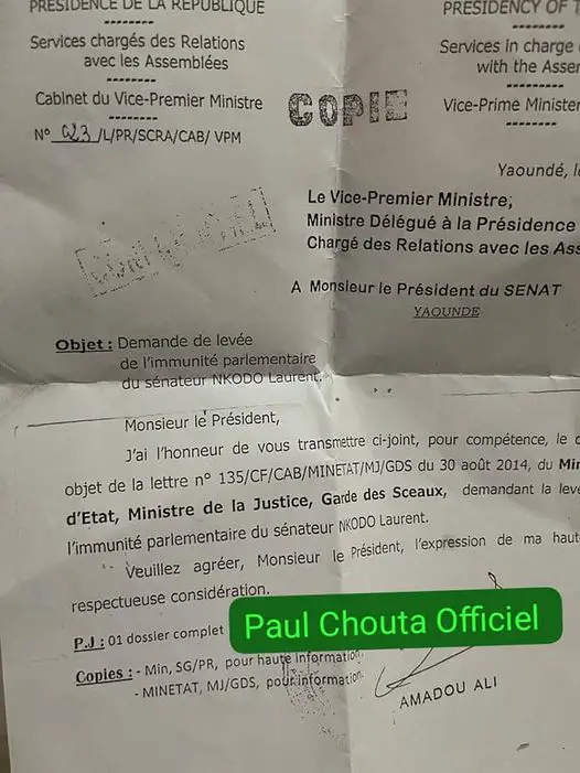 Image de Politique. Le ministre de la justice, Laurent Esso, a sollicité auprès du président du sénat la levée de l'immunité du sénateur Laurent Nkodo, accusé de détournements de fonds publics. D'autres politiciens, tels que le député Essono Lin et les sénateurs Sylvestre Ngouchinghe et Xavier Menye, font également l'objet de demandes de levée d'immunité. Ces révélations, rendues publiques via les réseaux sociaux par le journaliste Paul Chouta, relancent le débat sur l'impunité des politiciens corrompus. Que pensez-vous de cette affaire ?