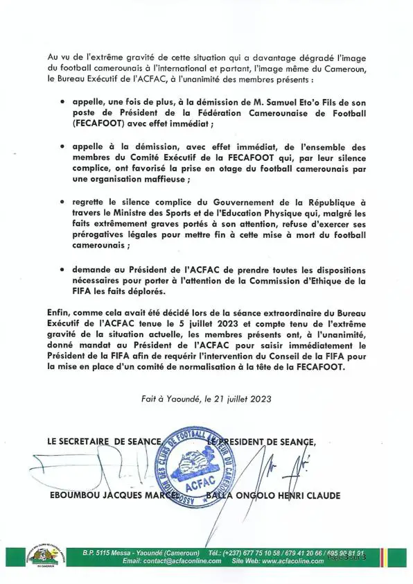 Troisième Image de Football. Lors d'une séance extraordinaire, l'Association des Clubs de Football Amateur du Cameroun (ACFAC) a abordé la conversation téléphonique controversée entre Samuel Eto'o Fils, Président de la FECAFOOT, et un officiel du club de football Victoria United. Suite à cette révélation sur les réseaux sociaux, l'ACFAC a pris des résolutions importantes, notamment en exigeant la démission de Samuel Eto'o de son poste de président de la Fécafoot. Que pensez-vous de ce sujet qui secoue actuellement le monde du football camerounais ? Lire le communiqué final ci-dessous :