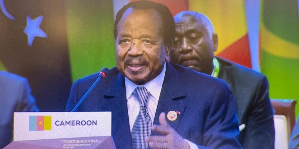 Image de Politique. Lors du 2e Sommet Russie-Afrique à Saint-Pétersbourg, le président camerounais, Paul Biya, a souligné la faible représentation de l'Afrique dans les organisations internationales malgré son potentiel économique et sa population de plus d'un milliard d'habitants. Il a particulièrement évoqué l'Organisation des Nations unies, où le continent est sous-représenté. Biya a exprimé le souhait que des partenaires tels que la Russie puissent contribuer à changer cette situation. Sur le plan économique, le président a proposé au Fonds monétaire International (FMI) d'émettre de nouveaux droits de tirages spéciaux (DTS) afin d'accroître le financement des économies du tiers monde et, en particulier, de l'Afrique. Que pensez-vous de cette revendication ?