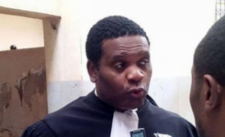 Image de Politique. À deux ans de l'élection présidentielle au Cameroun, Me Christian Bomo Ntimbane, avocat au barreau de Paris, déclare sa candidature et révèle d'ores et déjà 10 conseillers municipaux ralliés à sa cause. Dans une récente entrevue télévisée, il pointe du doigt la situation sécuritaire et sociale du pays, promettant un changement radical s'il accède à la présidence. Me Bomo Ntimbane, l'un des premiers à se lancer dans la course, mise sur son expérience d'avocat et sa notoriété pour convaincre les électeurs. Quelles sont ses chances d'après vous ?