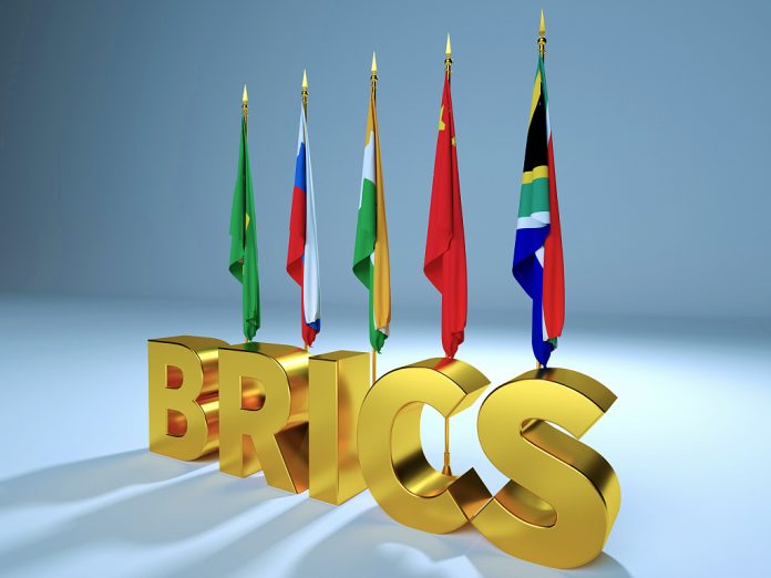 Image de Politique. Le Cameroun participe au 15e sommet des Brics en Afrique du Sud, aux côtés de pays émergents tels que le Brésil, la Russie, l'Inde, la Chine et l'Afrique du Sud. Ce sommet représente une remise en question de l'ordre politique et économique occidental et milite pour un ordre mondial multipolaire. La présence du Premier ministre camerounais, Joseh Dion Ngute, est vue comme une démonstration de la détermination de Yaoundé à prendre des décisions indépendantes et à affirmer sa souveraineté. Dans le même régistre, le Cameroun diversifie ses partenariats et participe à des sommets en Russie et en France. Pensez-vous qu'il s'agisse d'une affirmation de la liberté de choix politique et économique du Cameroun ?