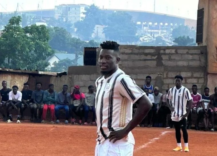 Image de Football. Rigobert Song a dévoilé la liste des joueurs convoqués pour le match Cameroun-Burundi, avec notamment le retour d'André Onana, gardien de but de Manchester United. Pour rappel, il était absent depuis la dernière Coupe du Monde et avait déclaré sa retraite internationale. Pour Song, Onana a fait ce qu'il fallait pour être de retour. Le journaliste sportif Martin Camus Mimb a noté que la liste de Song est principalement une liste de rappel, étant donné la difficulté d'évaluer la forme des joueurs en début de saison. Il a également souligné l'importance d'avoir des joueurs polyvalents comme Oum Gouet et Fabrice Ondoa pour faire face à diverses situations de match. Pensez-vous qu'André Onana fera réellement son retour ?