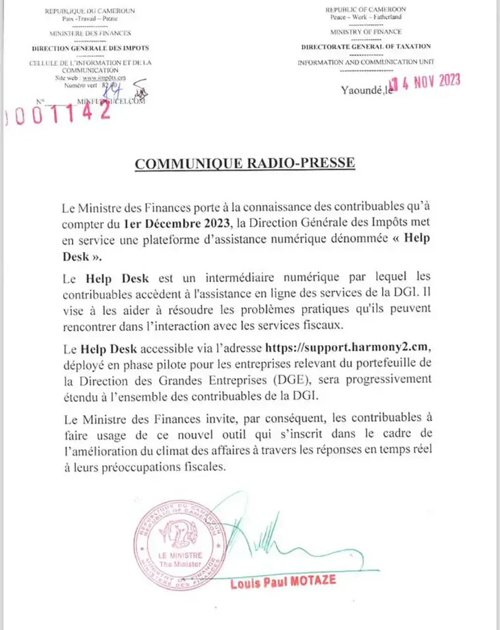 Image de Société. Dans une avancée significative vers la modernisation et la facilitation des interactions fiscales, le ministère des Finances du Cameroun annonce le lancement imminent d'une plateforme d'assistance numérique appelée "Help Desk". Cette initiative, prévue pour le 1er décembre 2023, est une réponse innovante aux besoins des contribuables camerounais, visant à simplifier et à améliorer l'expérience dans leurs interactions avec les services fiscaux. L'Évolution du Paysage Fiscal Le communiqué émis par le ministre des Finances, Louis Paul Motaze, souligne l'importance de cette nouvelle plateforme dans le contexte de l'évolution rapide du paysage fiscal. Avec l'avènement de la technologie numérique, le gouvernement camerounais reconnaît la nécessité d'adopter des solutions innovantes pour rendre le processus fiscal plus transparent, accessible et convivial. Le "Help Desk" est présenté comme un intermédiaire numérique qui offre aux contribuables un accès à l'assistance en ligne des services de la Direction Générale des Impôts (DGI). L'objectif principal est de résoudre les problèmes pratiques que les contribuables peuvent rencontrer lors de leurs interactions avec les services fiscaux. Cette approche proactive vise à répondre aux préoccupations des contribuables de manière rapide et efficace, tout en simplifiant les démarches administratives. Fonctionnalités et Accès Selon les informations fournies par le ministère des Finances, la plateforme "Help Desk" sera accessible via l'adresse . Dans la phase pilote actuelle, elle est déployée exclusivement pour les entreprises relevant du portefeuille de la Direction des Grandes Entreprises (DGE). Cette phase pilote permettra d'ajuster et de perfectionner la plateforme avant son déploiement à l'ensemble des contribuables de la DGI de manière progressive. La plateforme "Help Desk" offrira une gamme de fonctionnalités destinées à faciliter les interactions fiscales. Des modules d'assistance en ligne, des guides pratiques, et la possibilité de soumettre des demandes spécifiques seront disponibles pour les contribuables. La plateforme vise également à fournir des réponses rapides et précises aux questions fréquemment posées, réduisant ainsi les délais de traitement des demandes. Le Help Desk, un Partenaire Numérique Le Help Desk ne se présente pas seulement comme un outil technique, mais aussi comme un partenaire numérique pour les contribuables. En facilitant l'accès à l'assistance, il contribue à renforcer la confiance des contribuables dans le système fiscal, favorisant ainsi une meilleure conformité et collaboration. Les Perspectives de Développement Cette initiative digitale souligne-t-elle un changement de paradigme dans la relation entre l'administration fiscale et les contribuables au Cameroun? Comment pensez-vous que de telles plateformes numériques peuvent influencer la perception des contribuables vis-à-vis du système fiscal, et quels pourraient être les défis potentiels à relever lors de son déploiement à l'échelle nationale?